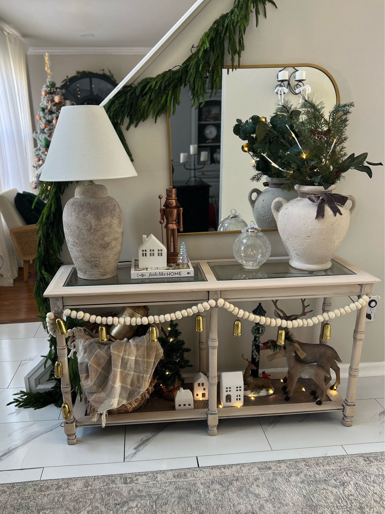 Entryway Christmas decor 

#LTKHoliday #LTKSeasonal #LTKhome
