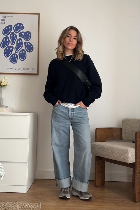 This navy Uniqlo knit is the perfect piece teamed with these citizens of humanity jeans 

Jumper - size m
Jeans - size 25 



#LTKeurope