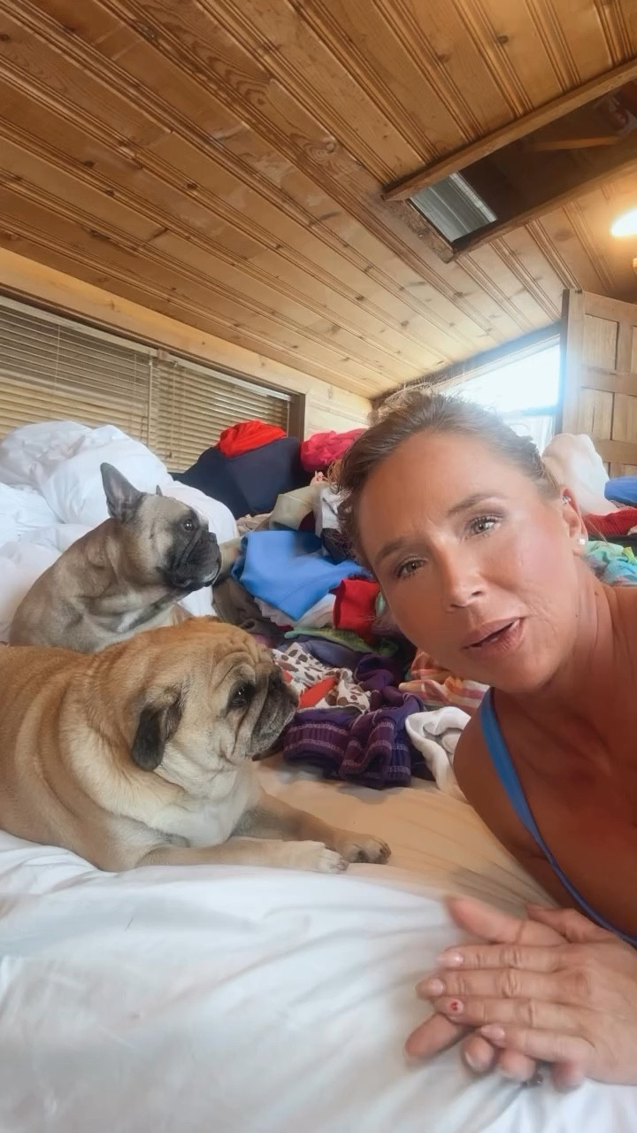 Welcome to getting our sh@t together!  It’s been overwhelming having so much stuff but it’s time to clean out and organize! Come join the fun lol!!!
#petitefashion #over40style #45yearsold #explorepage✨