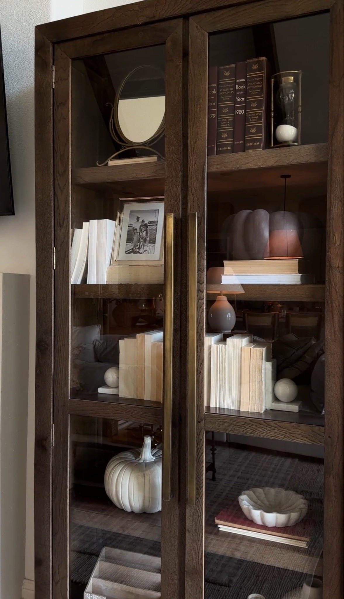 fall shelf styling | fall shelf decor| fall home decor | bookshelf styling | bookshelf decor | fall decorating ideas | subtle fall decor | neutral fall decor | cozy home decor | traditional fall decor | fall pumpkins | seasonal home decor | vintage inspired decor | collected home

#LTKSeasonal #LTKHome