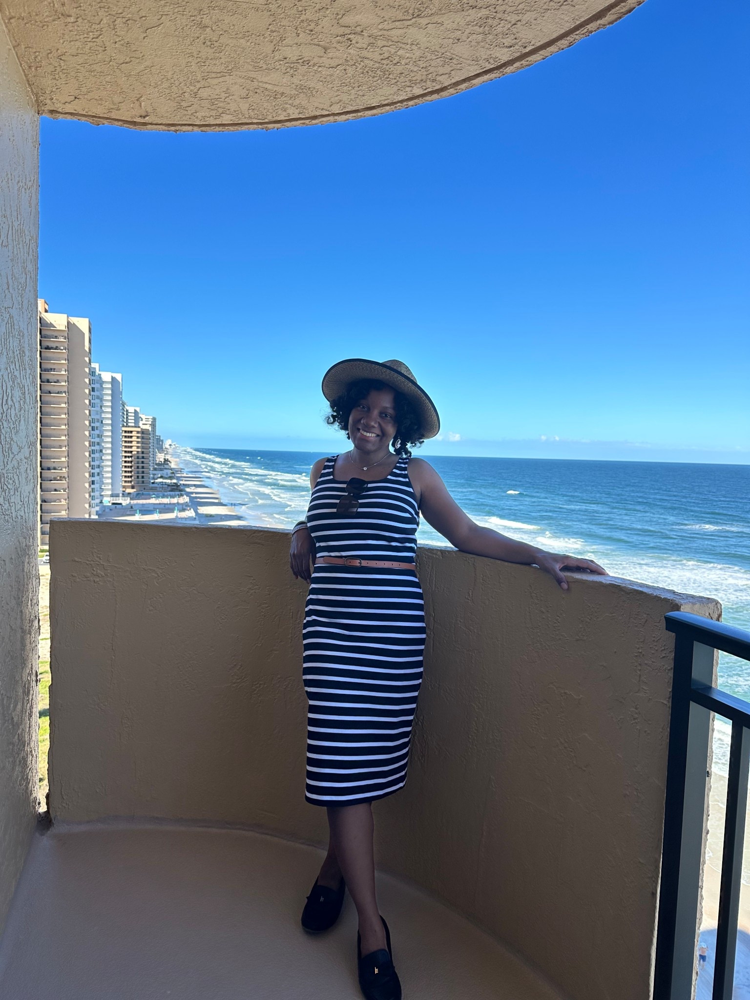 Any fit is elevated when you add a hat and shades! 

#LTKdayinmylife #LTKTravel #LTKMidsize