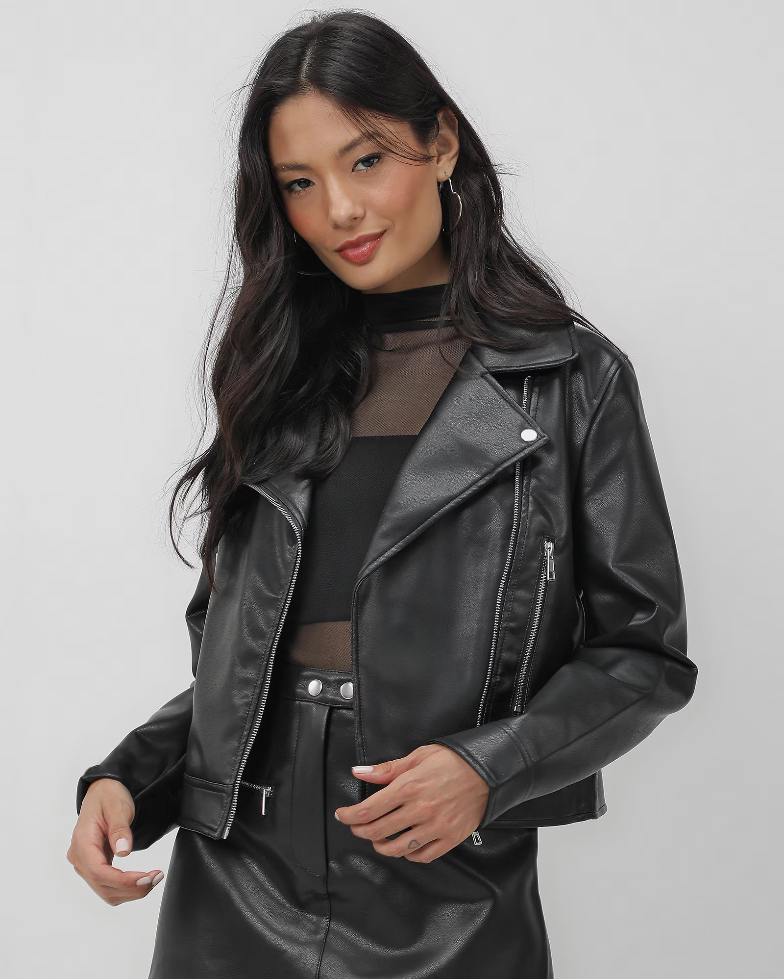 Jaqueta feminina de poliuretano - Preto |  Pool by Riachuelo | Riachuelo (BR)