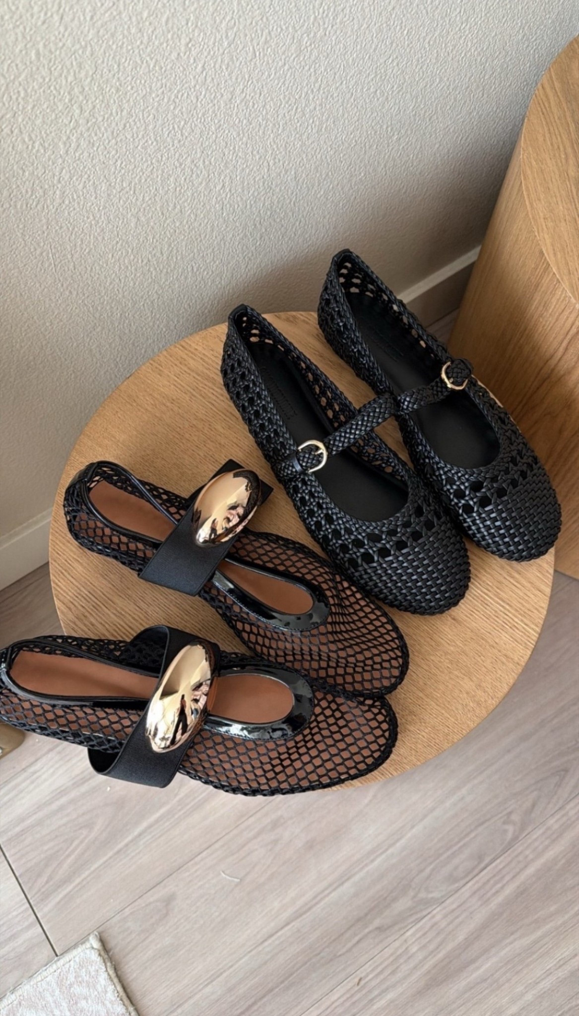 mesh ballet flats.  black flats.  workwear shoes. spring shoe 