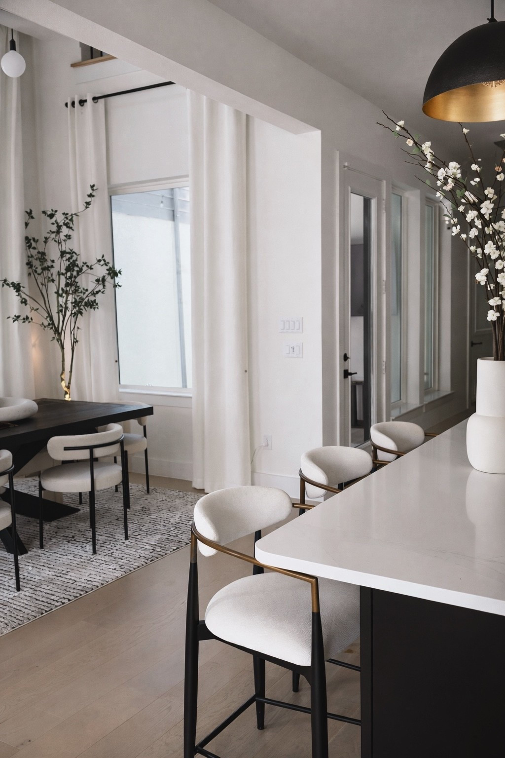 My modern minimalist haven 🤍

#modernhome #minimalisthome #homedecor #homeinspo #springdecor

#LTKHome