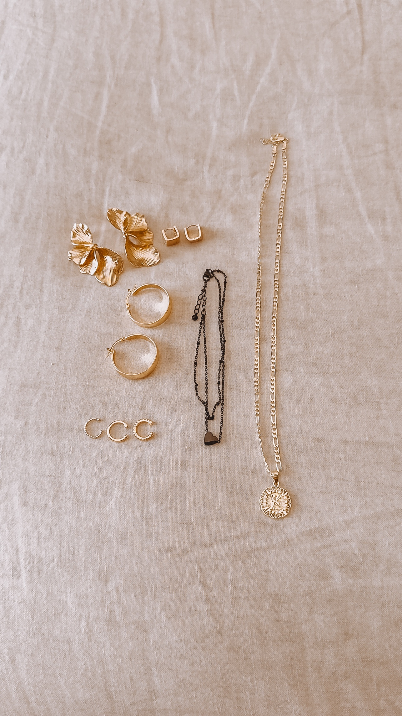 Just a girl… quietly unboxing her stunning new Amazon finds ✨
(Shhh… it’s an ASMR moment) 🤫📦
.
#amazonpartner #amazonfinds #asmrunboxing #jewelryhaul #goldjewelry  

#LTKFindsUnder50