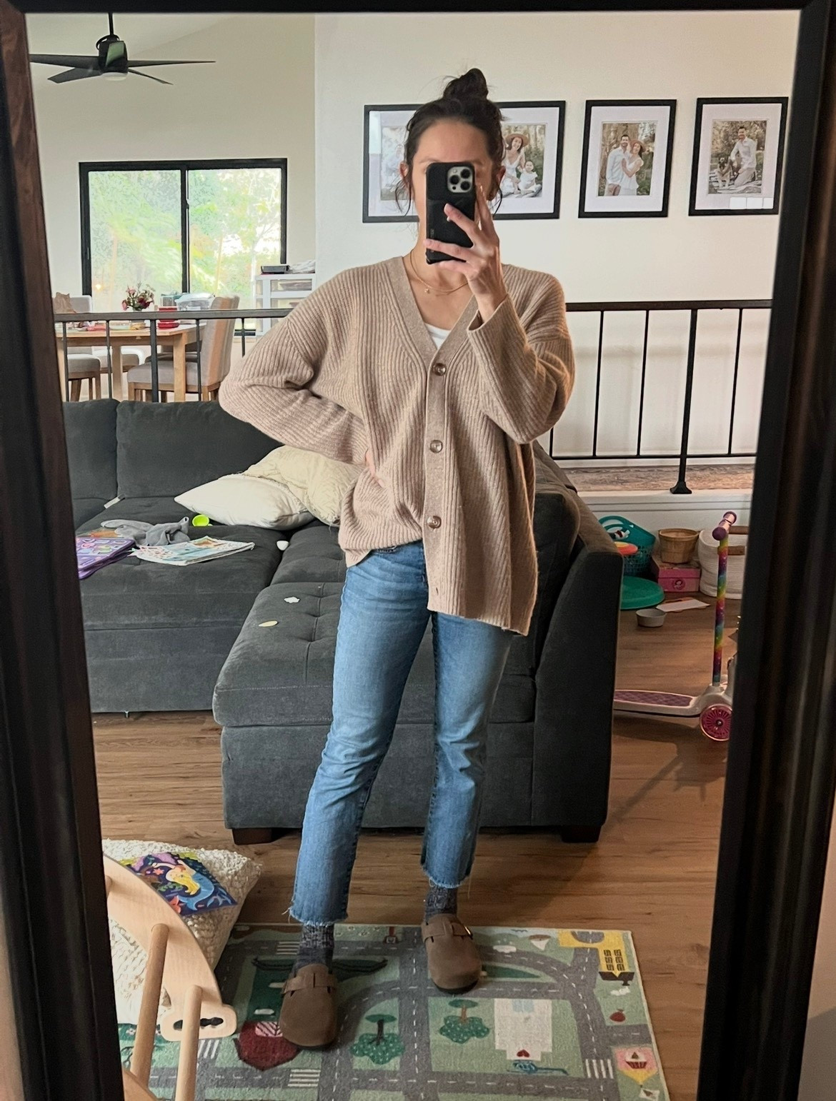 Classic combo, sweater + jeans 🧸

Quince | cashmere sweater | suede clogs 

#LTKFindsUnder100 #LTKSeasonal