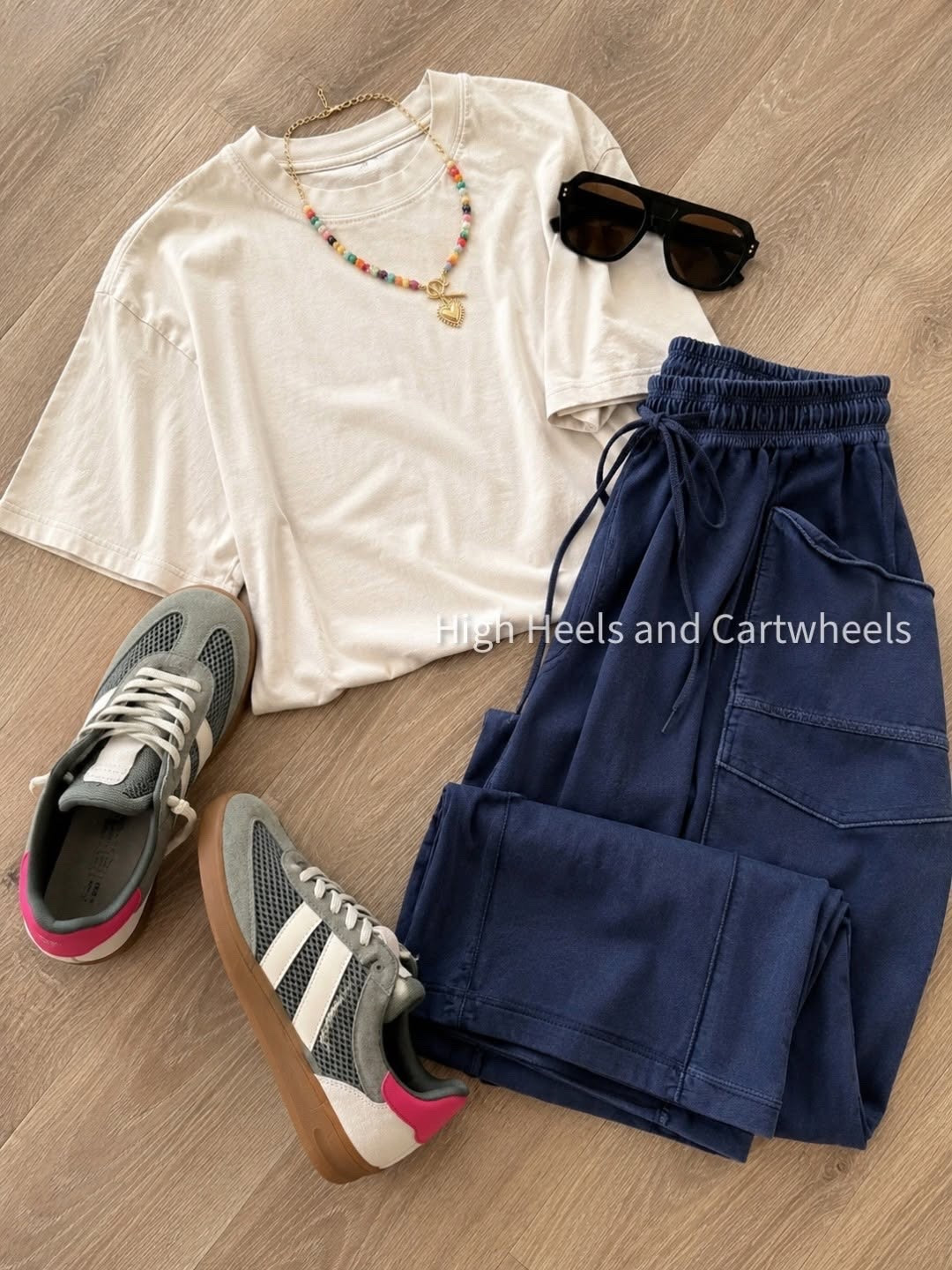 Cool Mom vibes spotted here😎We found some great everyday pieces from the 'zon and ADORE this outfit idea!!