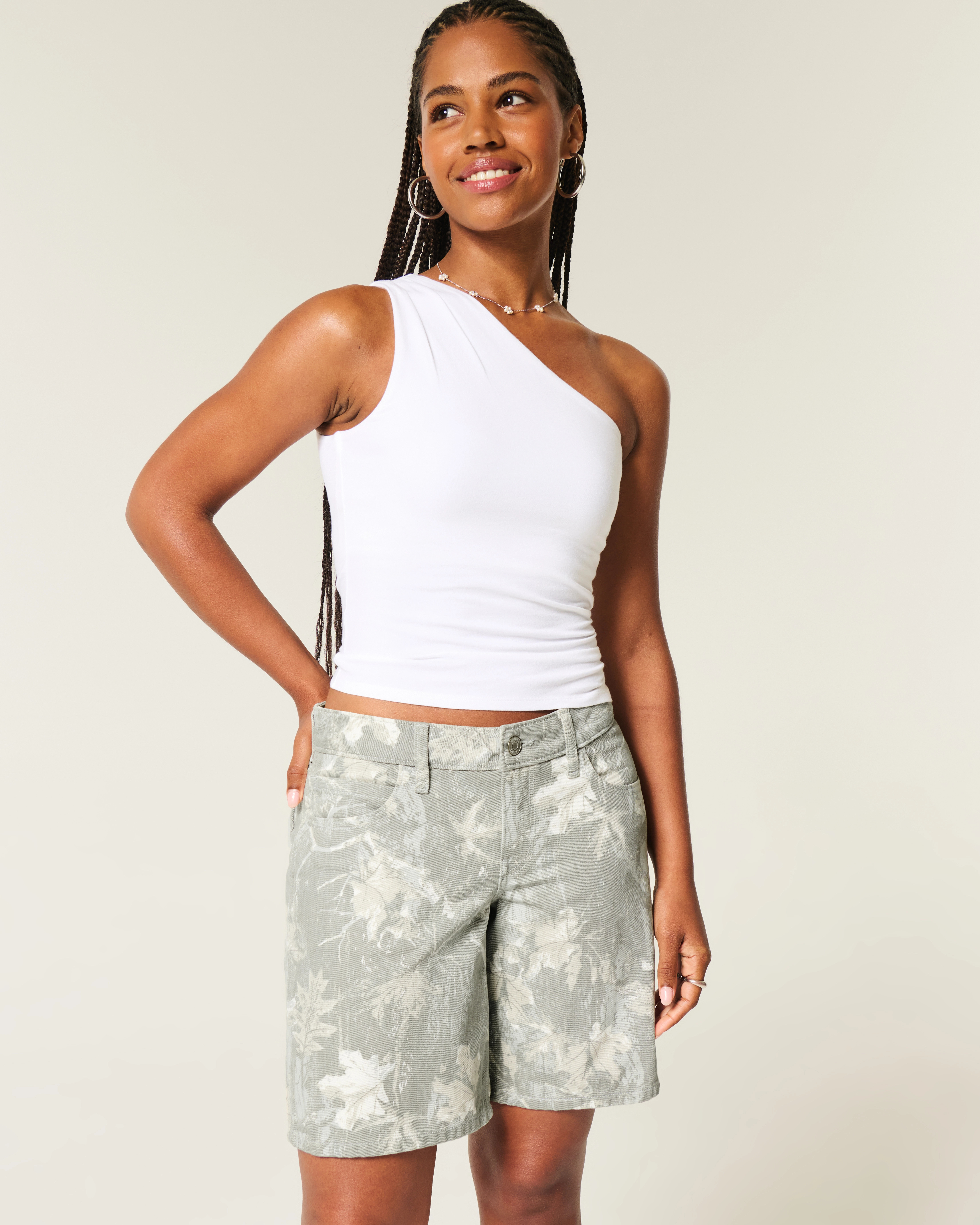 Curvy Low-Rise Camo Baggy Jort | Hollister (US)