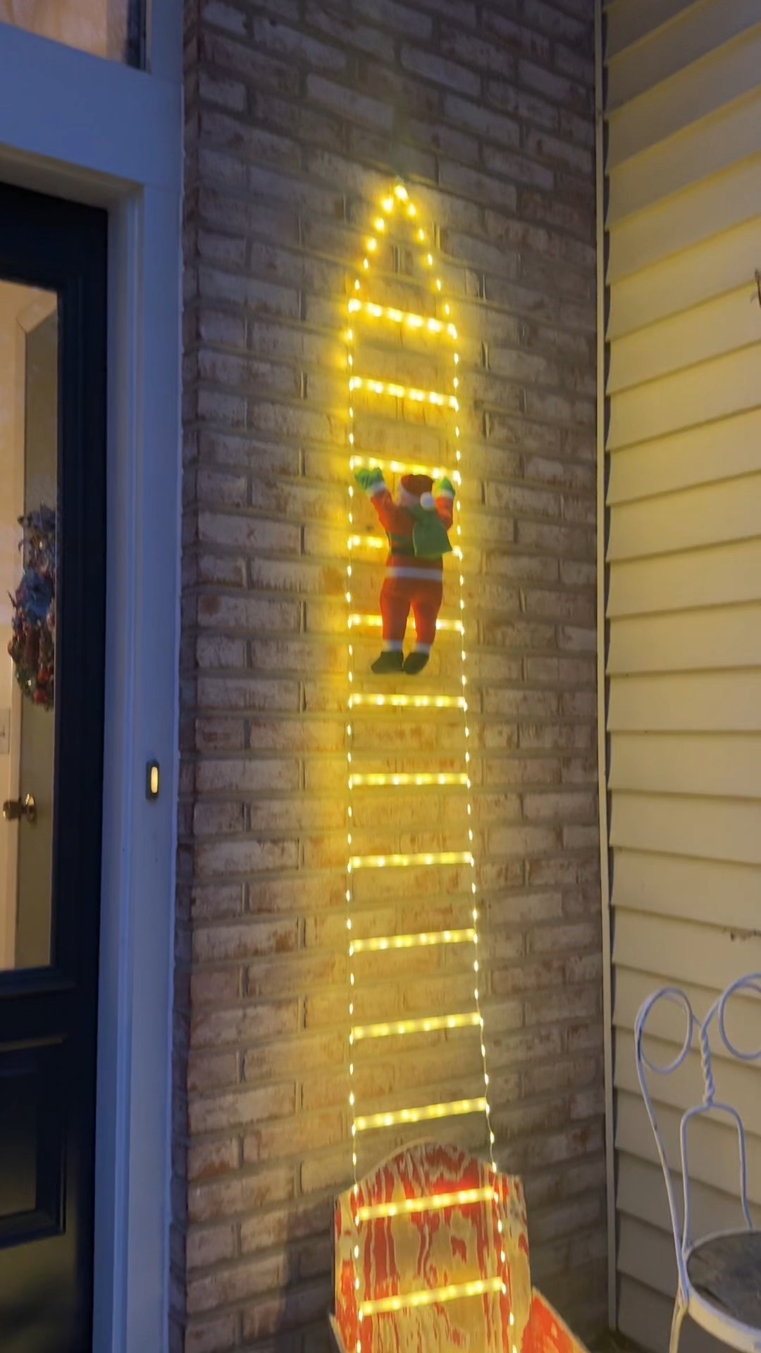The cutest Santa on a ladder outdoor decor



#LTKHome #LTKHoliday #LTKSeasonal