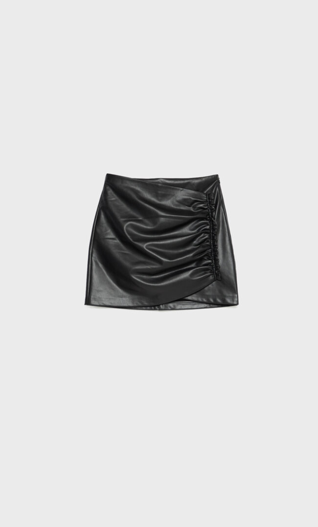 Faux leather draped mini skirt - Women's fashion | Stradivarius United Kingdom | Stradivarius (UK)