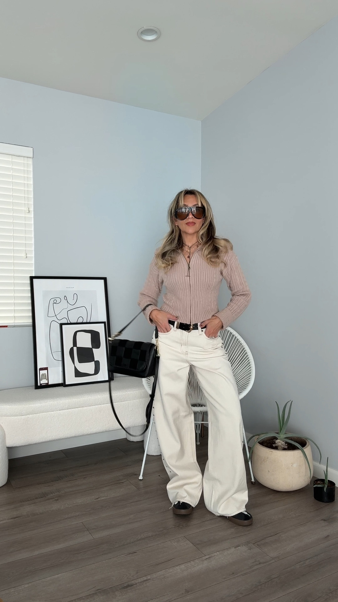 Old navy jeans 

#LTKGiftGuide #LTKHoliday #LTKFindsUnder50