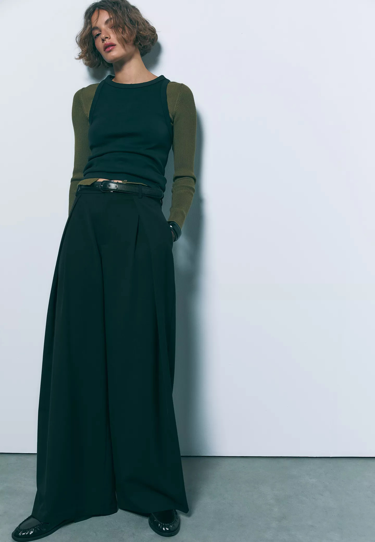 Maxi darted trousers with belt | Stradivarius (UK)
