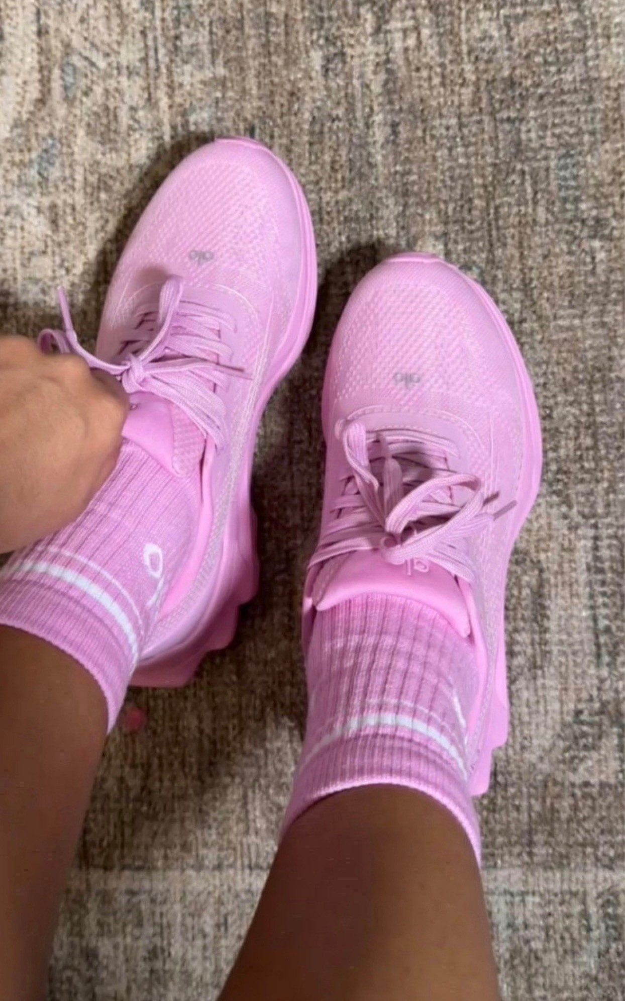 if it comes in pink… i probably already added it to cart 🎀💗 these are giving cute and comfy 👉🏽

#pinkaesthetic #pinkshoes #sneakerstyle #comfystyle #everydaystyle #athleisurewear #pinklover #casualoutfitideas #shoegame #girlystyle

#LTKdayinmylife #LTKstorytime #LTKmorningroutine