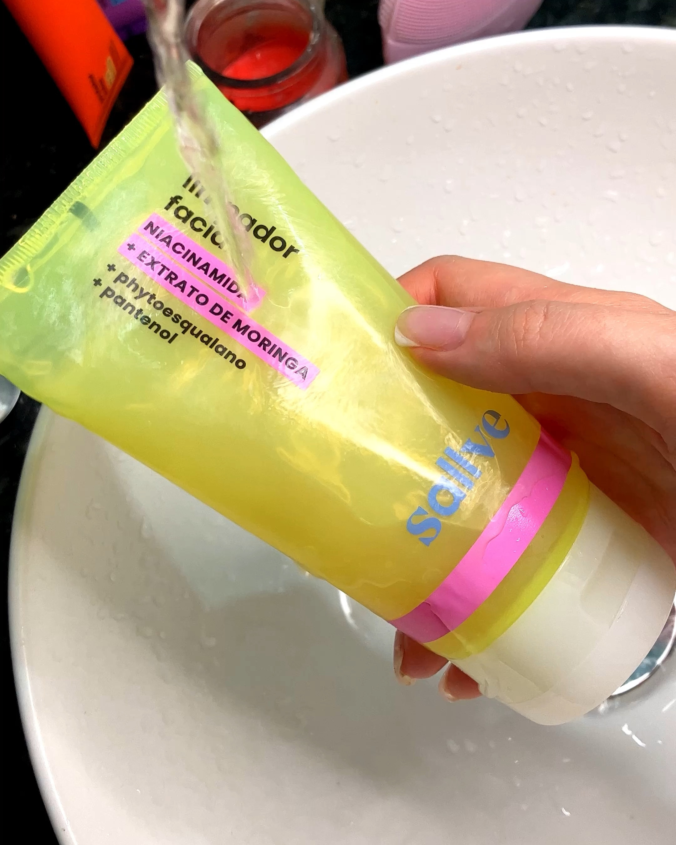 Meu limpador de limpeza facial preferido da Vida é da Sallve 💖
Limpa profundamente a pele sem ressecar, perfeito até para as peles mais sensíveis como a minha 🥰🤌

#LTKVideo #LTKbeauty #LTKbrasil