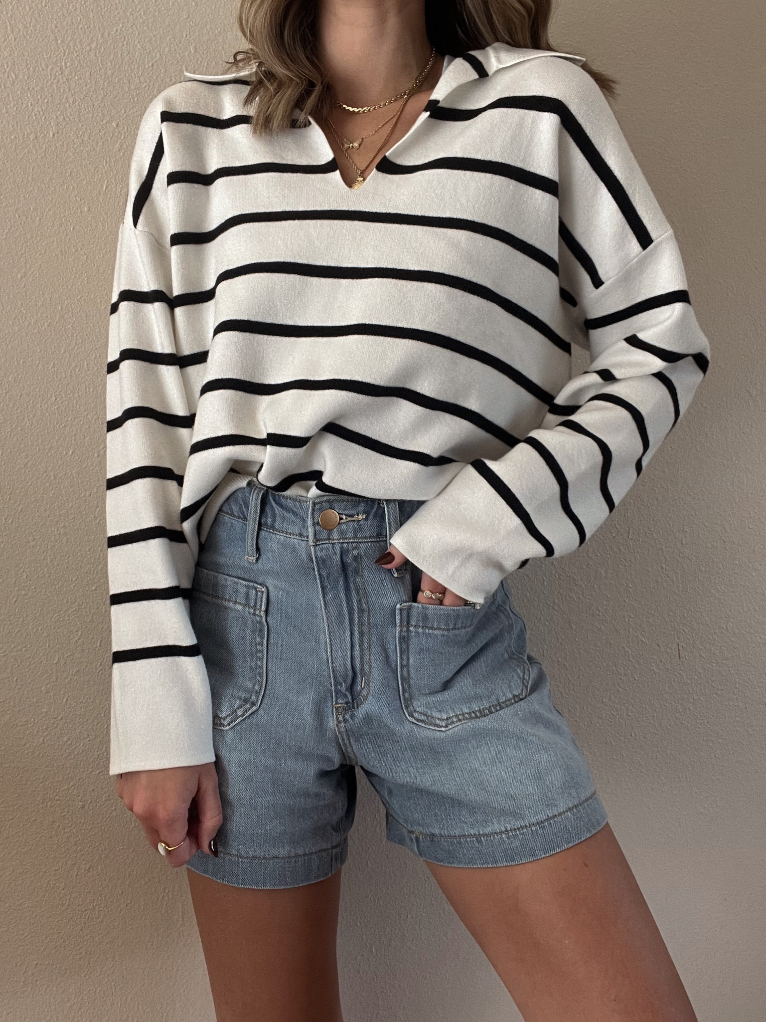 Today’s ootd✨ sweater is an Amazon find! I sized up to a medium! Wearing size 0 shorts. Use code ASHLEY20 for 20% off my electric picks necklaces! 



#LTKstyletip