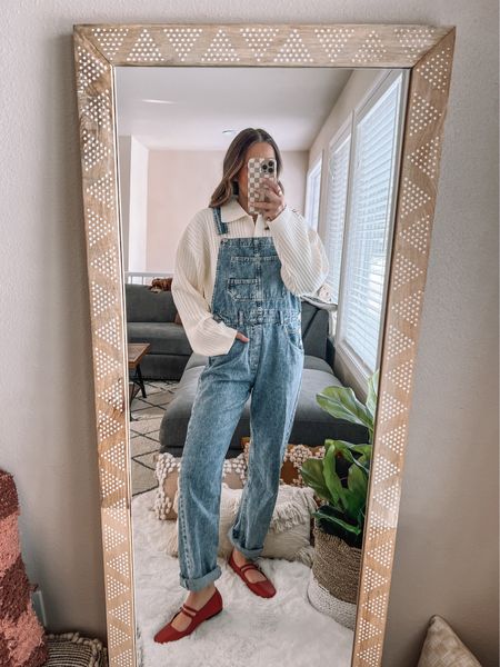 Teacher outfit idea🍎 wearing a medium sweater (sized up) and xs overalls  

Classroom outfit | teacher outfit | teacher style | teacher Tuesday | workwear | winter outfit | ballet flats outfit 




#LTKstyletip