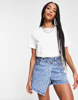 Urban Revivo oversize t-shirt in white | ASOS (Global)