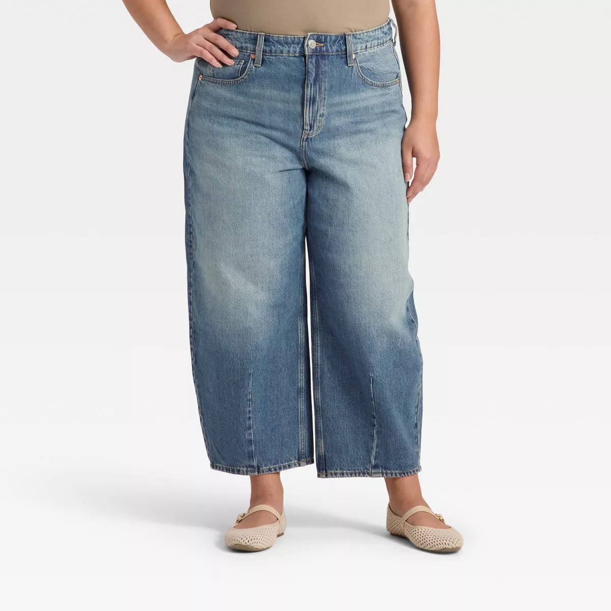 Women's High-Rise Easy Barrel Ankle Jeans - Universal Thread™ Light Wash 6 | Target