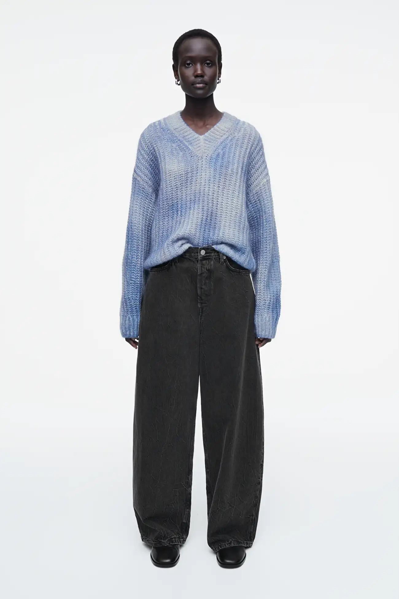 SPRAY-EFFECT MOHAIR V-NECK JUMPER | COS UK