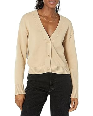 Amazon Essentials Women's Relaxed Fit V-Neck Cropped Cardigan, Ribbed Knit | Amazon (US)