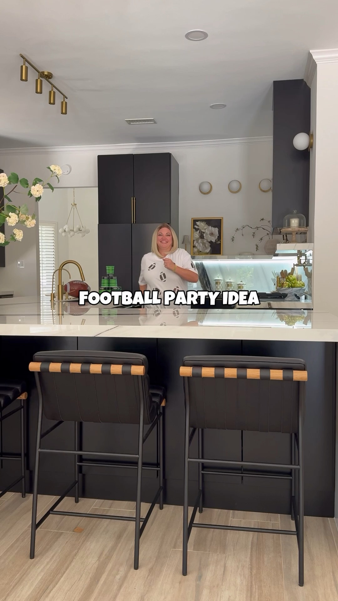 🏈 GAME DAY, but make it cute ✨ This football balloon arch might be my favorite football party idea yet — such an easy way to turn a snack table into a whole moment!

#GameDay #FootballParty #FootballPartyIdeas #GameDayParty #FootballSeason #PartyIdeas #FootballDecor