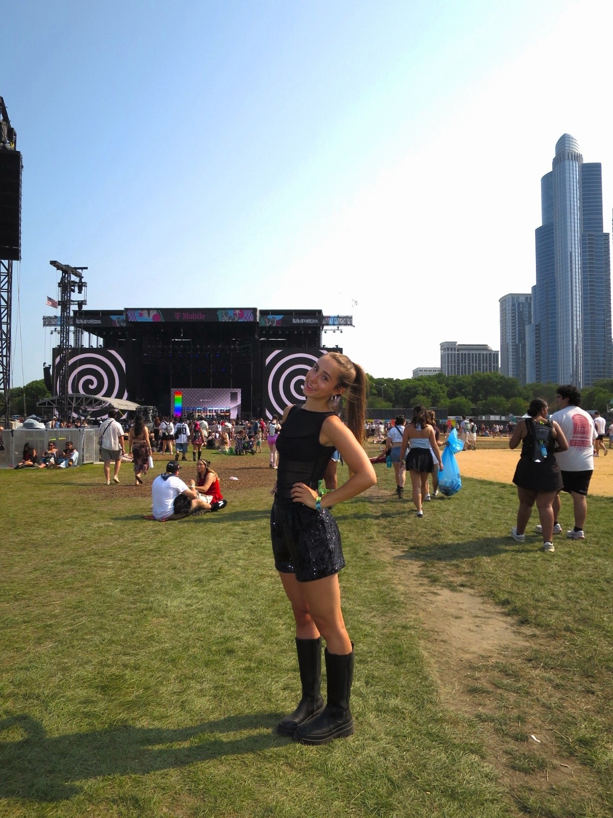 Lollapalooza Day 2 
❤️‍🔥🌃🎤🪩
Top - true to size (S)
Shirts - shorts tag are not same shorts as pictured. Shorts pictured are old Express
Boots - true to size (8)
