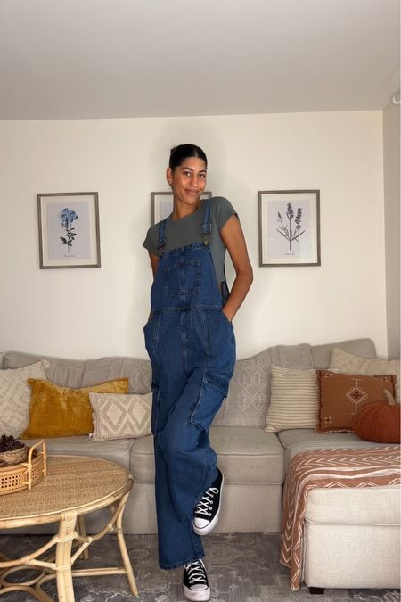 overalls outfit !

wearing size 6 overalls + size 4 top 