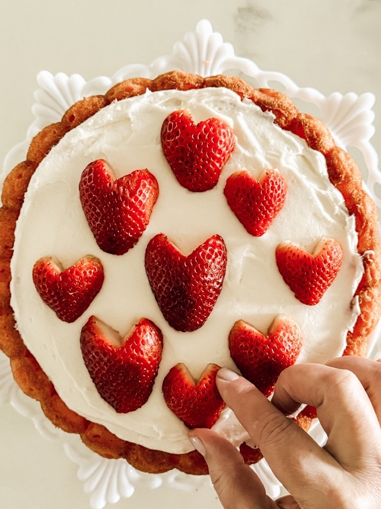 Easy Strawberry Cream Cake is perfect for Valentine’s Day! ♥️ #valentinesday #strawberrycake 

#LTKValentine #LTKHome #LTKfoodie