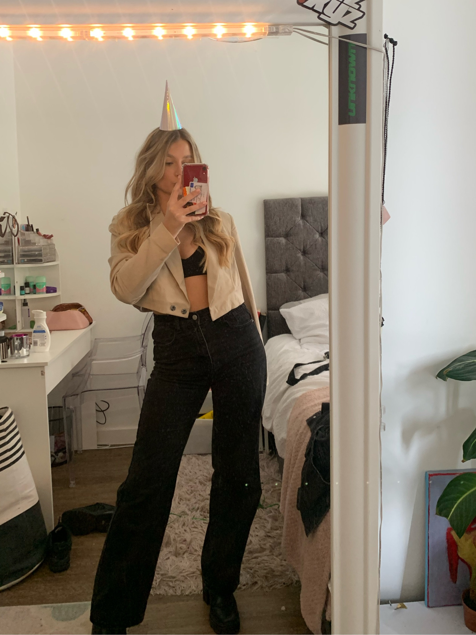 Cropped blazer// bralette // boot heals 

#LTKparties #LTKbeauty #LTKstyletip