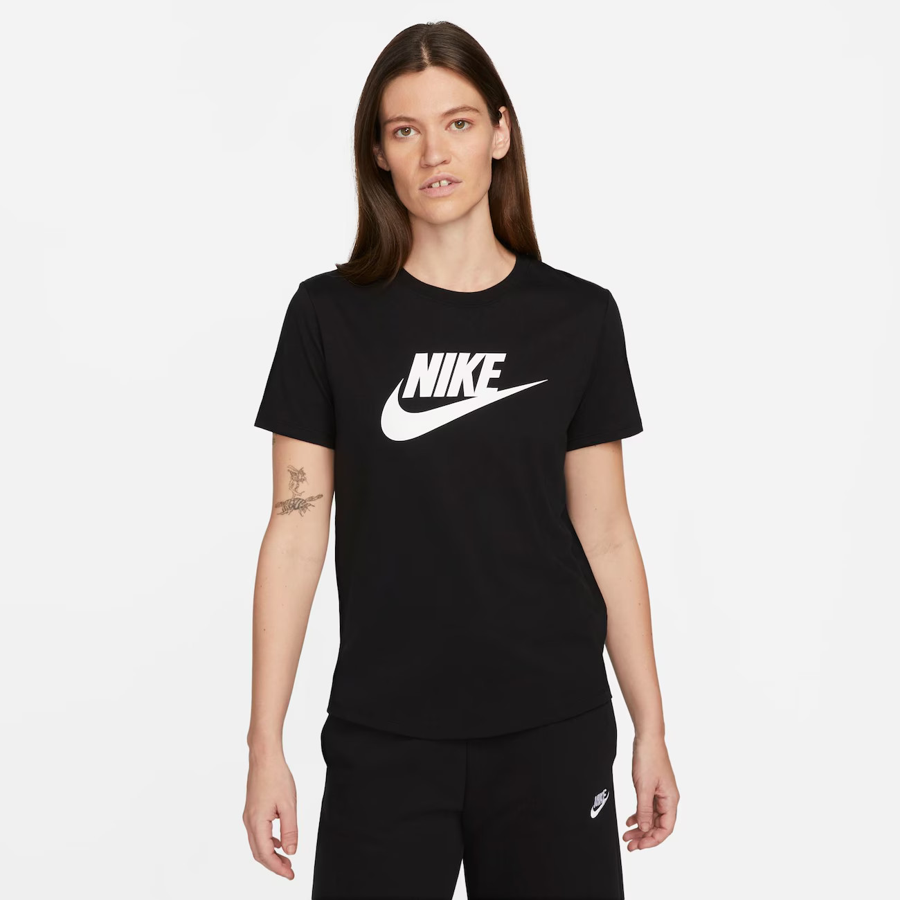 Camiseta Nike Sportswear Essentials Feminina - Nike | Nike BR