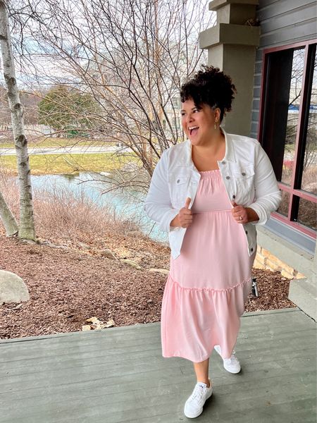 Pretty in pink #gifted

Pink maxi dress with ruffled shoulders. 

Wear it with a denim jacket in white or blue when it’s cool out and sneakers or sandals to dress it up or down. 

Comes in several different colors for less than $50.

#LTKstyletip #LTKfindsunder50 #LTKSeasonal