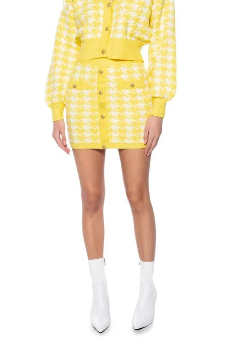 NEW PRETTY AND POSH KNIT MINI SKIRT | AKIRA