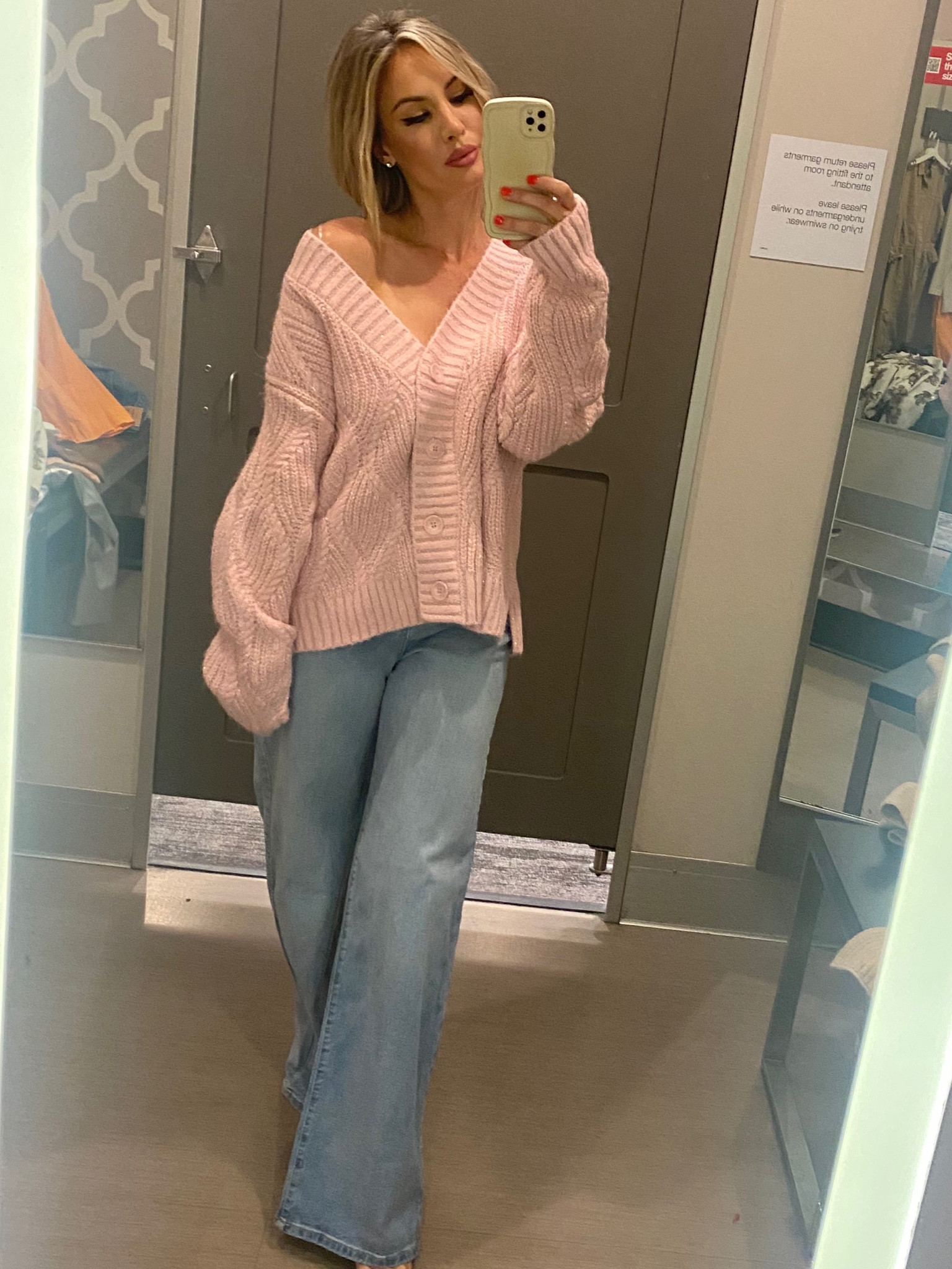 Loving this fall look- I’m wearing this gorgeous pink knit sweater in a large- loving the oversized look with these 90’s wide leg jeans- such a sweet/ girlie look

#LTKfindsunder50 #LTKfindsunder100 #LTKstyletip