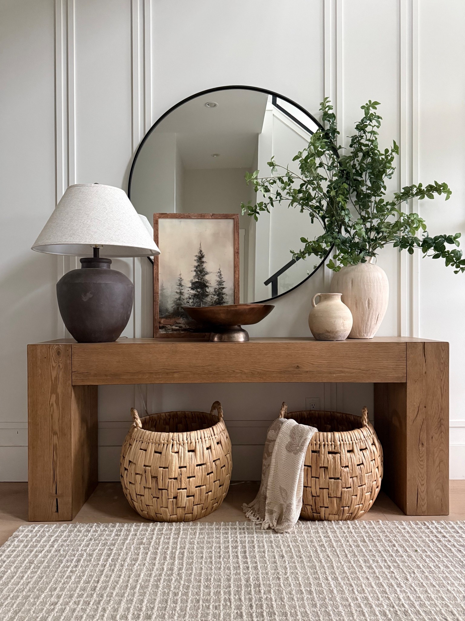 Entry console styling..neutral but cozy..baskets and throw add such warmth and cozy texture 🤎
Love the look of the oversized stems…they make a beautiful statement! Lots of affordable Target pieces here👌

