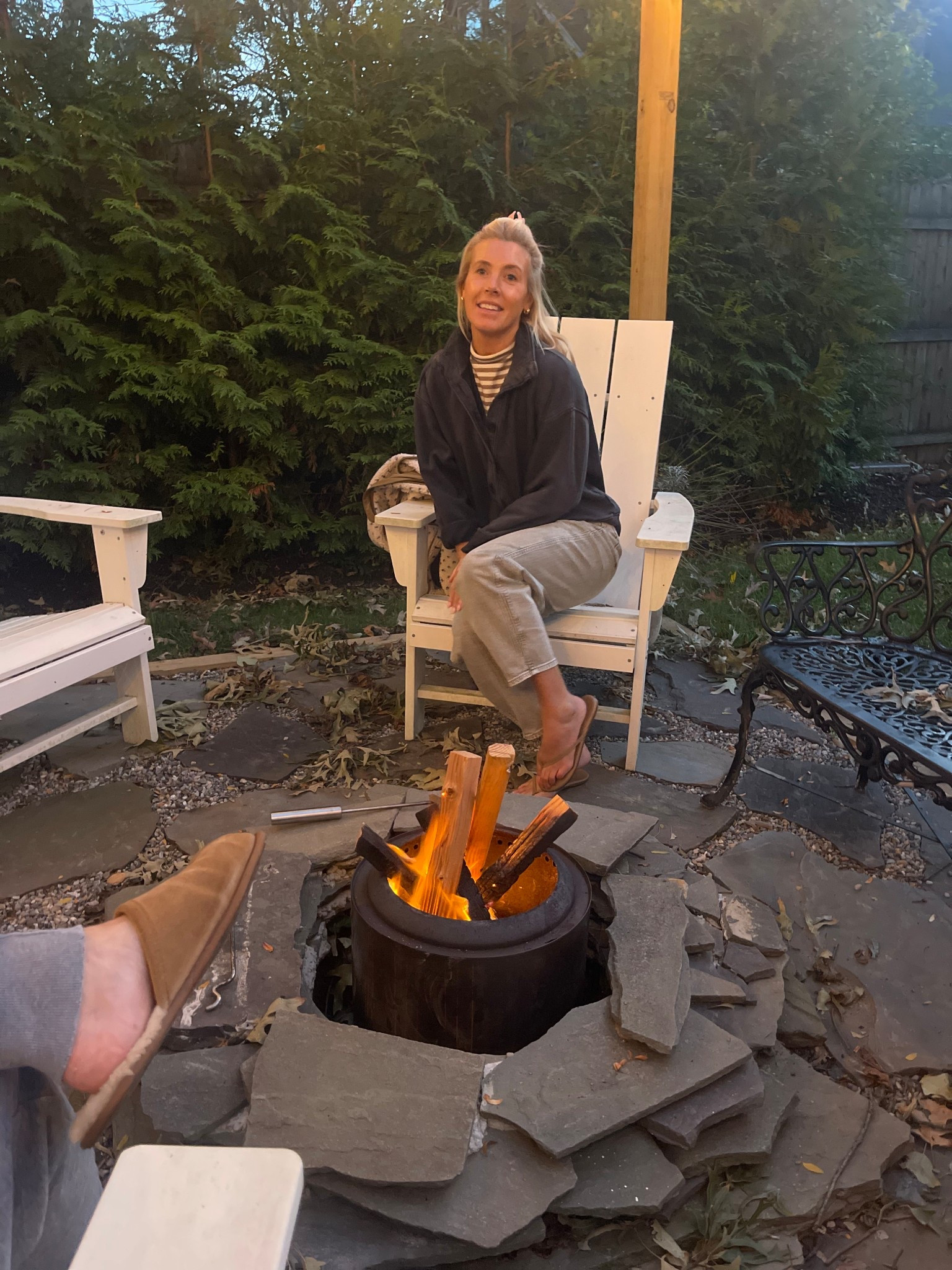 Free people stripe tee
Target sweatshirt
Gap factory barrel jeans 