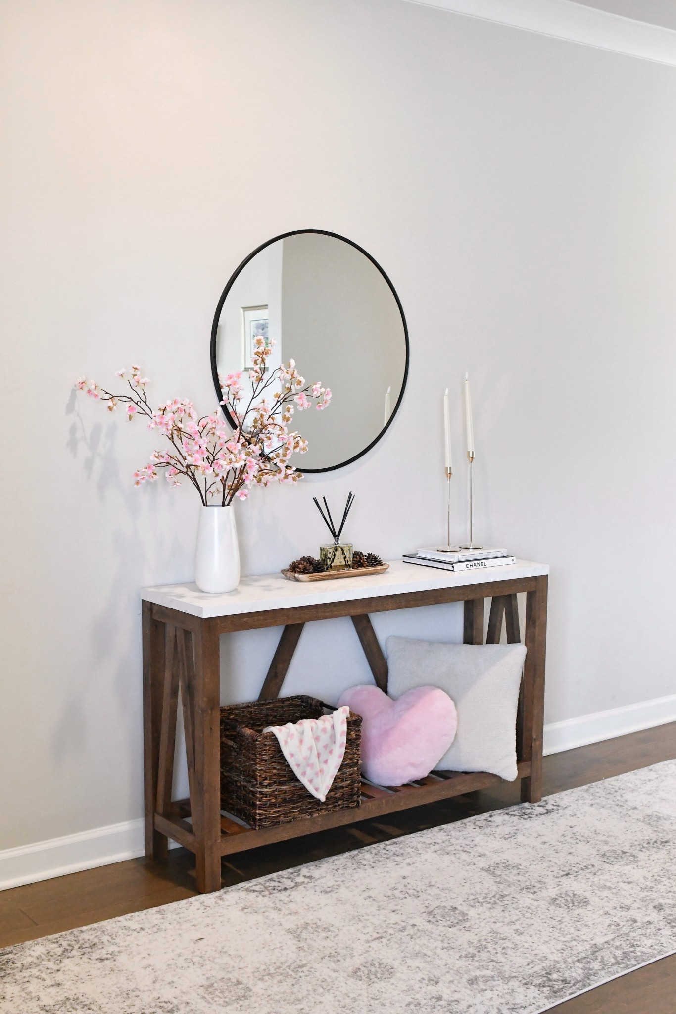 Valentine’s week entryway table 💗 



#LTKHome #LTKValentine