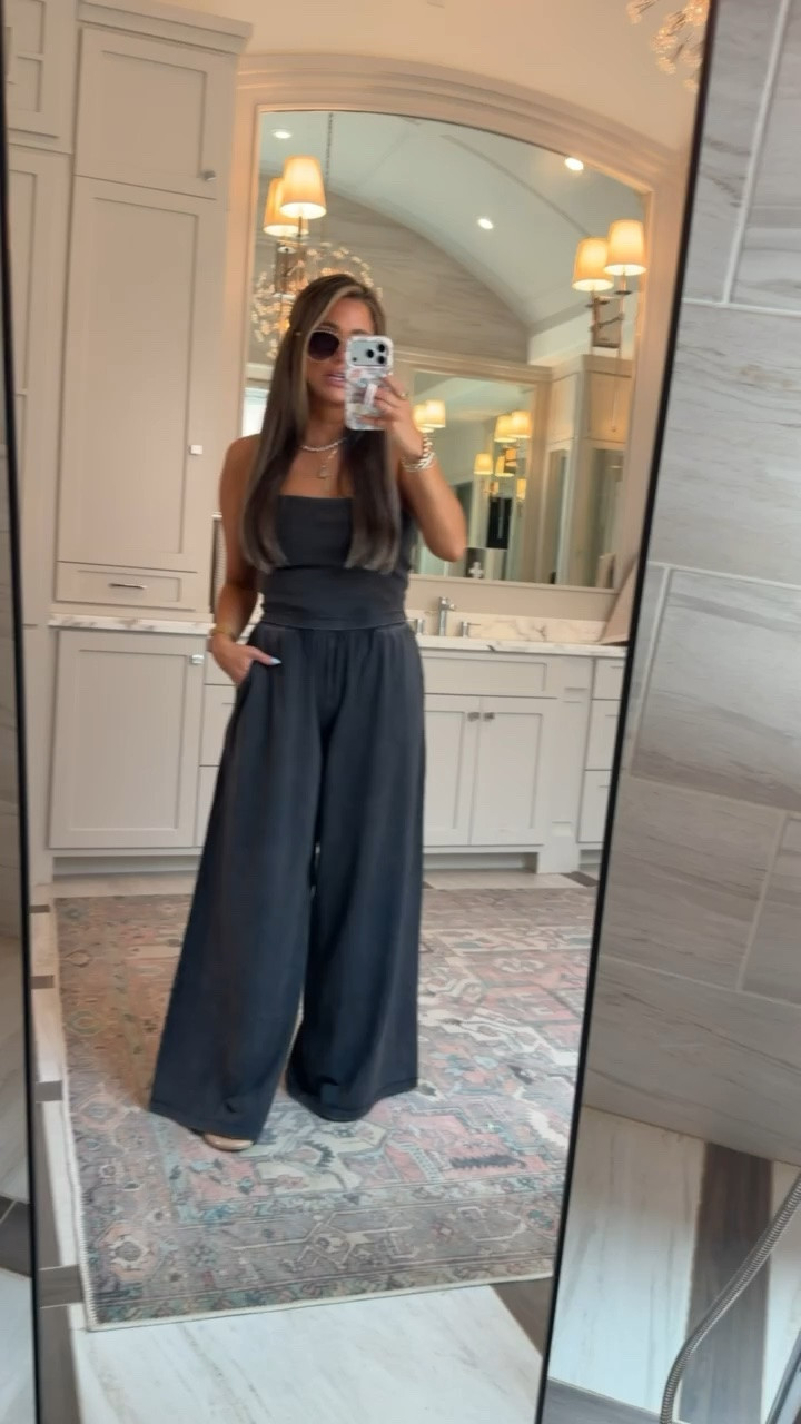 This set is chefs kiss it has a built-in bra. It’s so soft love the color and perfect for summer and transitioning into fall!!

#LTKootd #LTKSeasonal #LTKmomlife