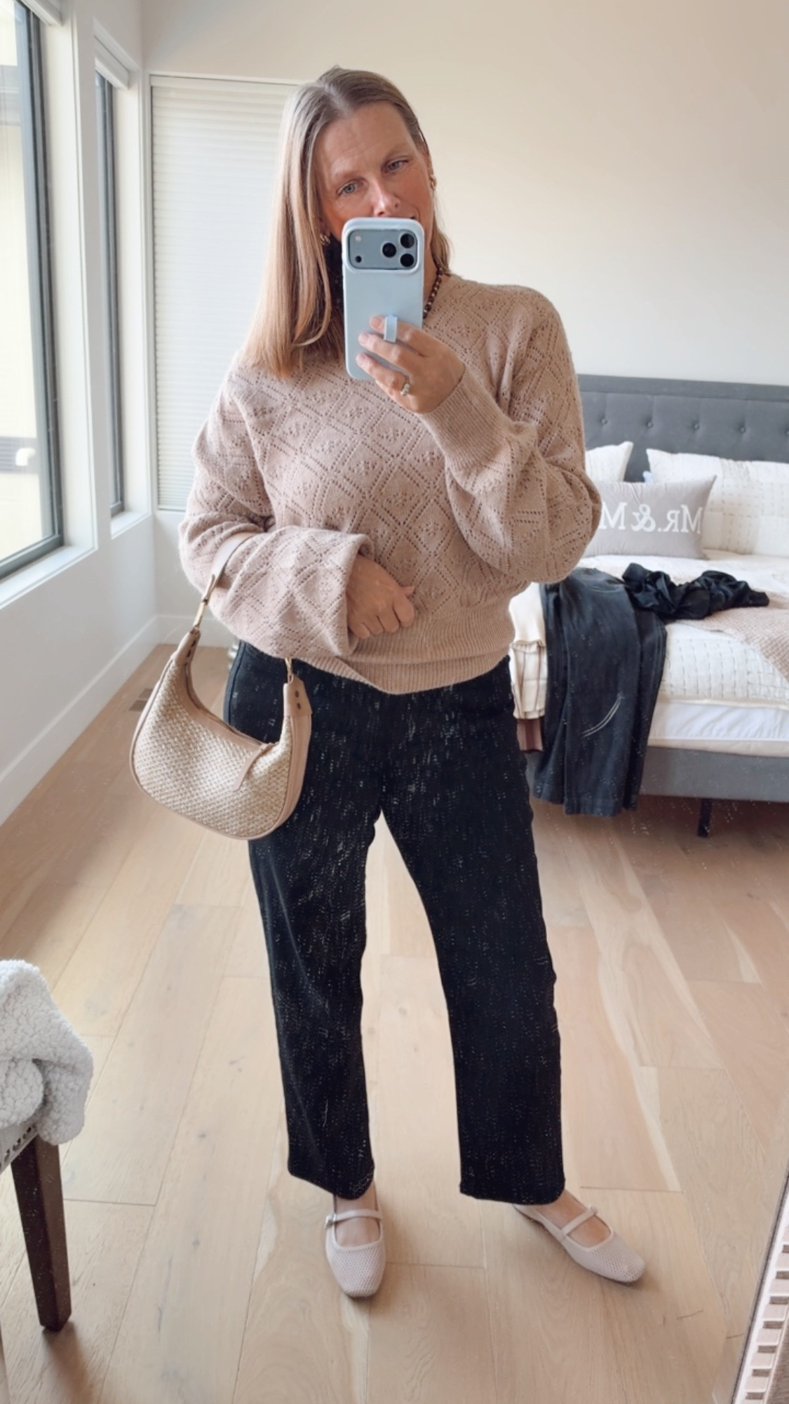 Date Night look

Black straight leg jeans, off the shoulder sweater, fall trends, outfit idea, fall outfit

#LTKootd #LTKgrwm #LTKSaleAlert