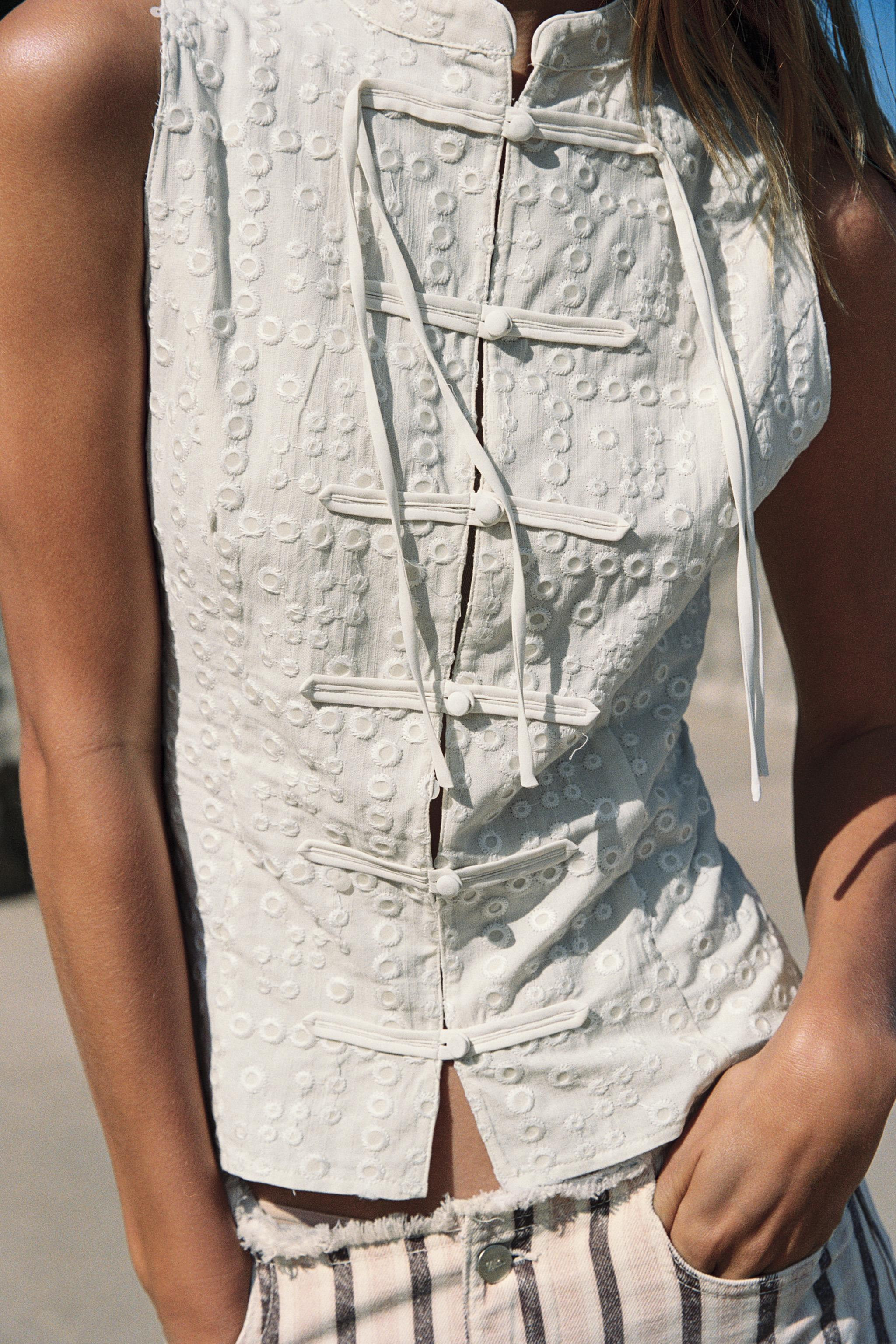 EMBROIDERED EYELET TOP WITH FIREMAN CLASPS | Zara US