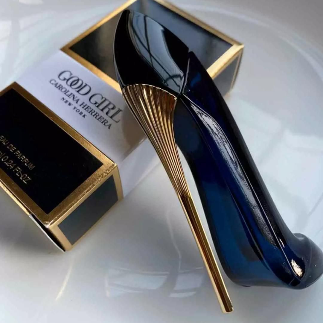👠 Good Girl - Carolina Herrera
Um perfume que exala poder, sensualidade e elegância! ✨

🌸 Notas de jasmim, cacau, fava tonka, amêndoa e café criam uma fragrância envolvente e marcante.
💃 Feito para mulheres que são boas... quando querem! 💥

💙 Frasco icônico em formato de salto agulha azul meia-noite com salto dourado — símbolo de força e sofisticação.

🌟 Celebre a sua dualidade. Sinta-se poderosa com Good Girl! #GoodGirl #CarolinaHerrera #PerfumeFeminino #PerfumeDeLuxo #MulherPoderosa #FragrânciaMarcante #PerfumesOriginais 

 #LTKbrasil