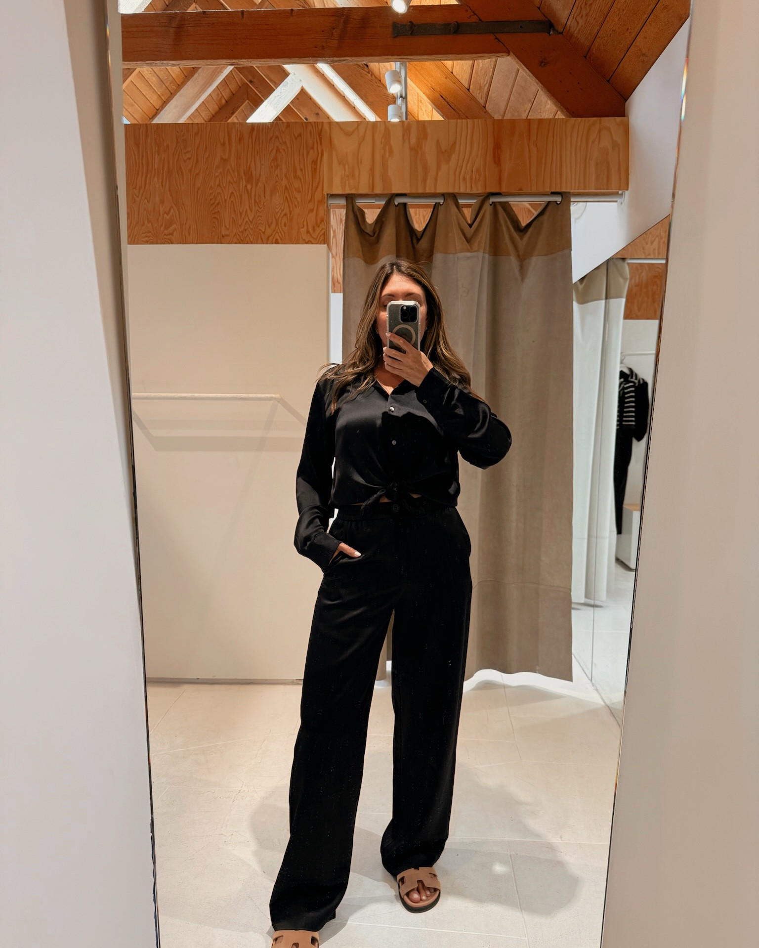 Fall Fashion Try-On Haul ✨💃
I recently spent the day at @velvettees channeling my fall style. Shop with me as I share an effortless way to refresh your casual wardrobe for a timeless, old money vibe! (See full slider for all looks). 🍁 Many of these must-have pieces can be worn year-round and made with quality, luxe fabrics and textures.❤️

#FallFashion #FallStyle #FashionOver50


#LTKOver40 #LTKSeasonal #LTKStyleTip