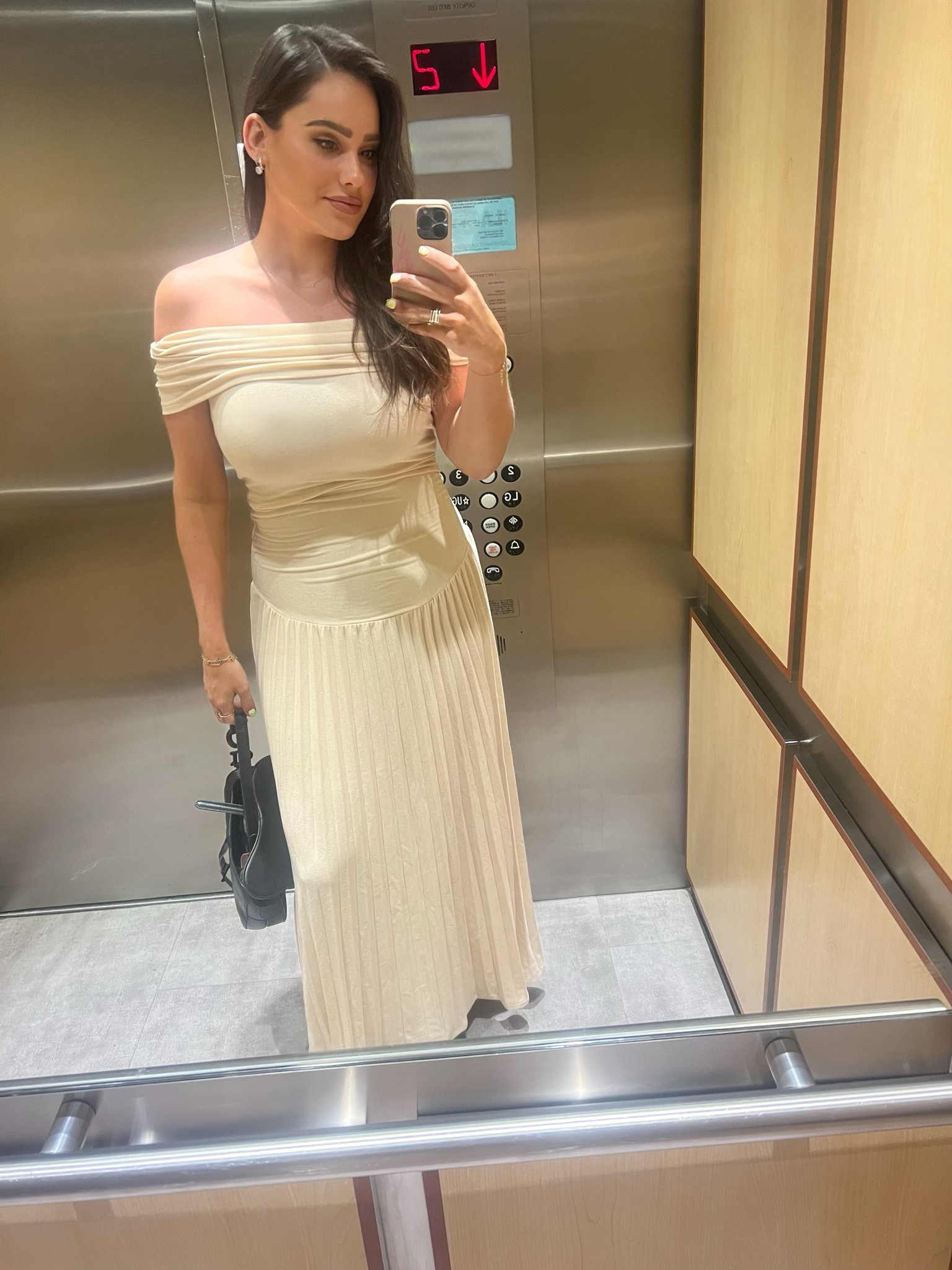 It’s giving easy casual old money quiet luxury 

#LTKFindsUnder100 #LTKStyleTip #LTKHoliday