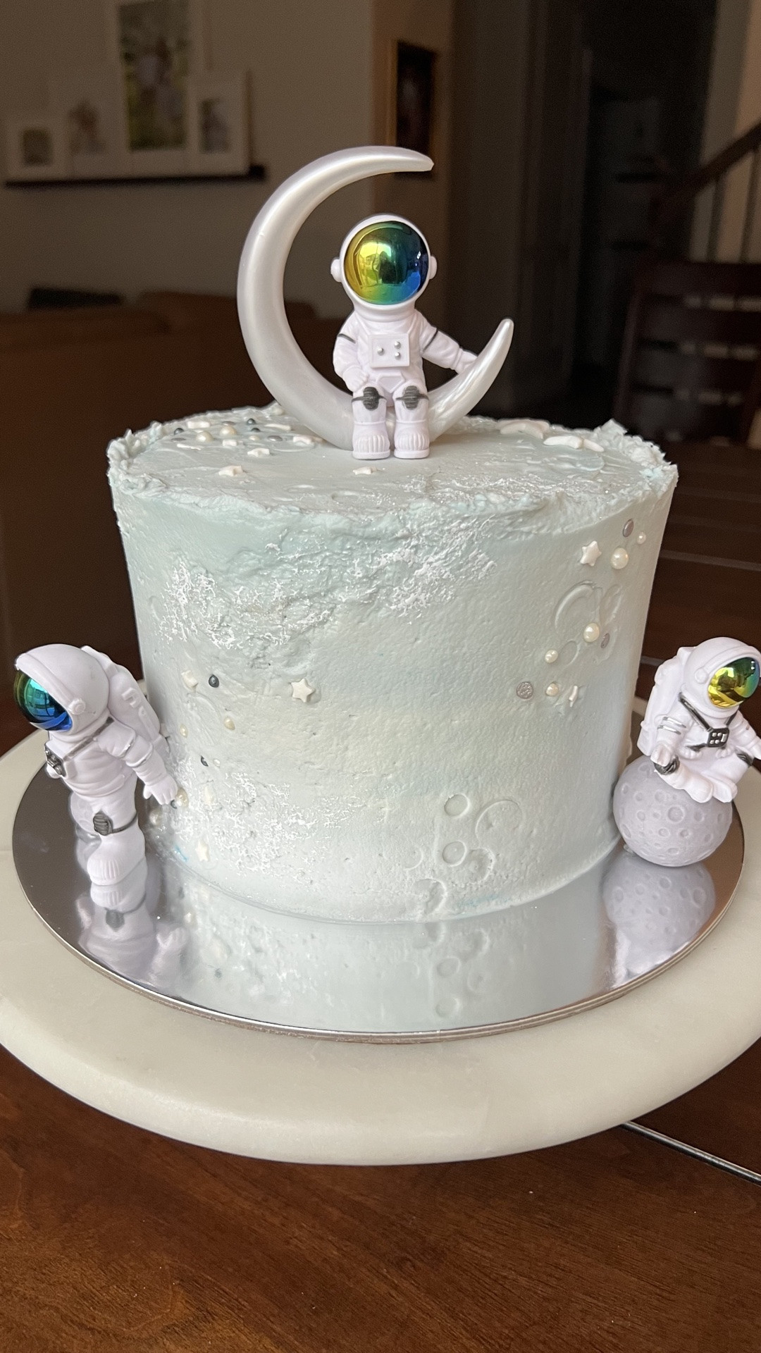 The cutest astronaut smash cake 🥹🌙 for a space themed party! First trip around the sun 🤩 “Houston, we have a one-year-old” 🌙

#LTKmomlife #LTKfoodie #LTKKids
