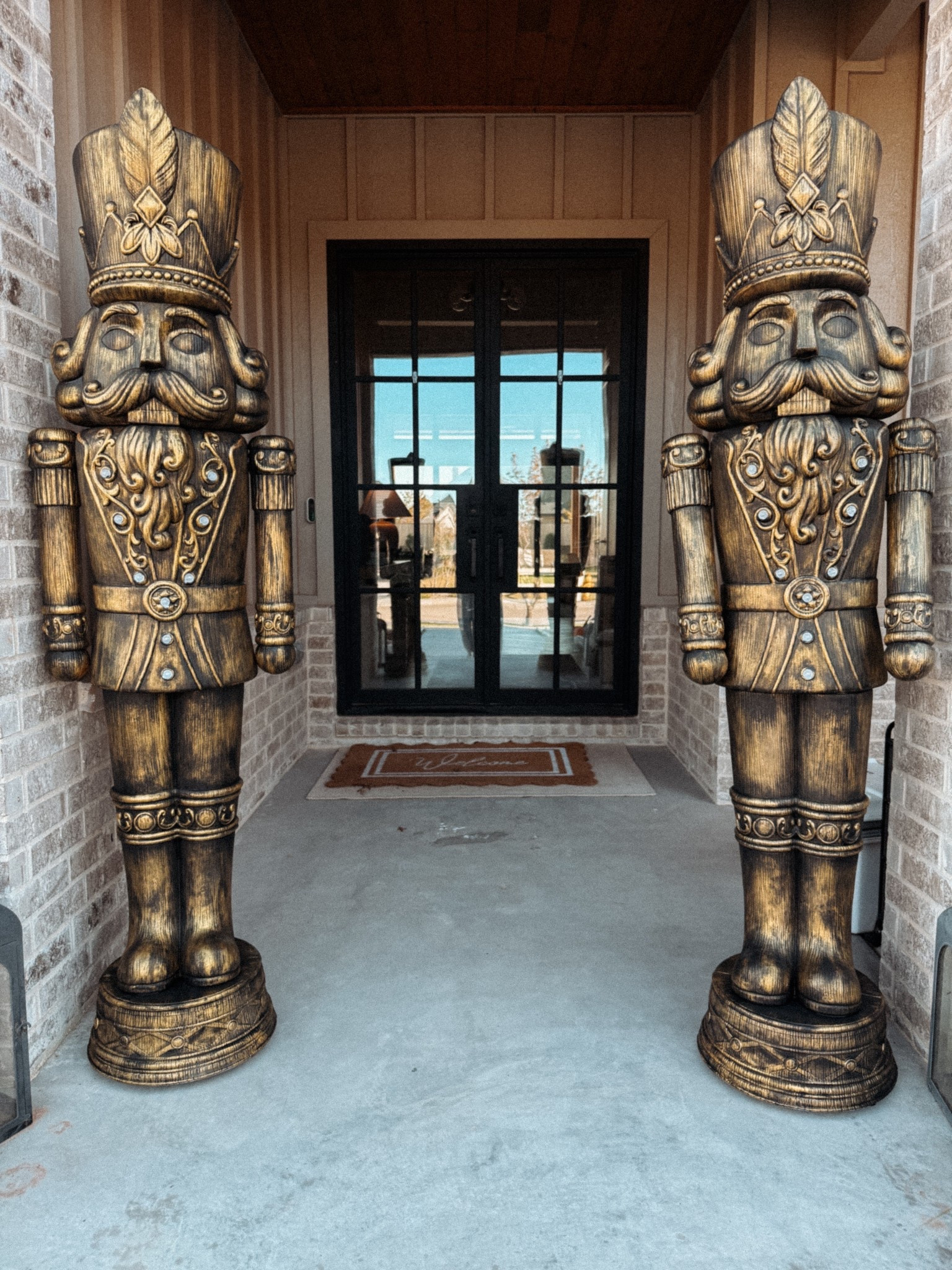 I would use the rub-n-buff vs the ones I used. 

But here’s all I used + some other nutcrackers you could use 

Step 1: spray paint black
Step 2: sloppily apply the gold rub-buff all over 
Step 3: use black rub-n -buff in all the crevices to give it that aged lookk


#LTKStyleTip #LTKSeasonal #LTKHoliday

#LTKSeasonal #LTKFindsUnder50 #LTKHoliday