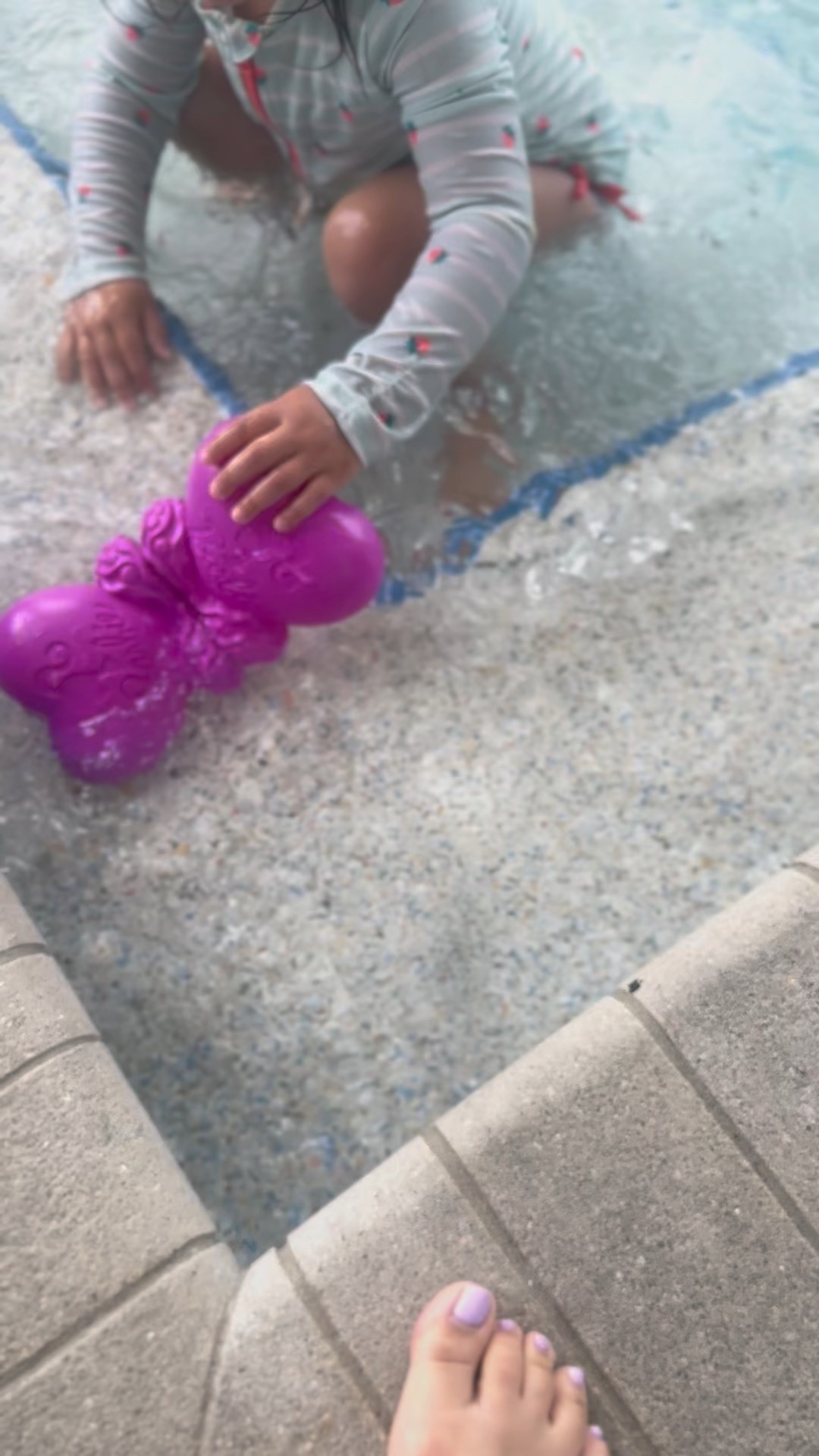 We love these fun pool toys 💯💙