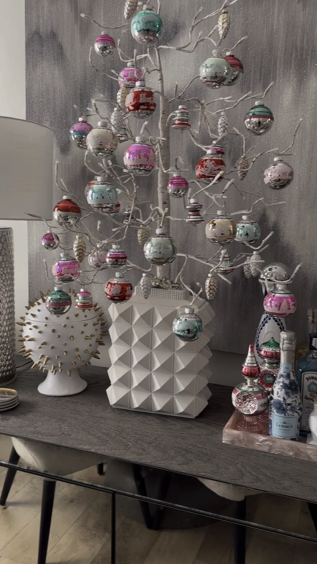 Officially done decorating for Christmas!! 🎄💕
#holidaydecor #giftguide #home #interiordesign #christmasdecor #revolveholiday #christmasdecoration #xmasdecor

#LTKHome #LTKStyleTip #LTKHoliday