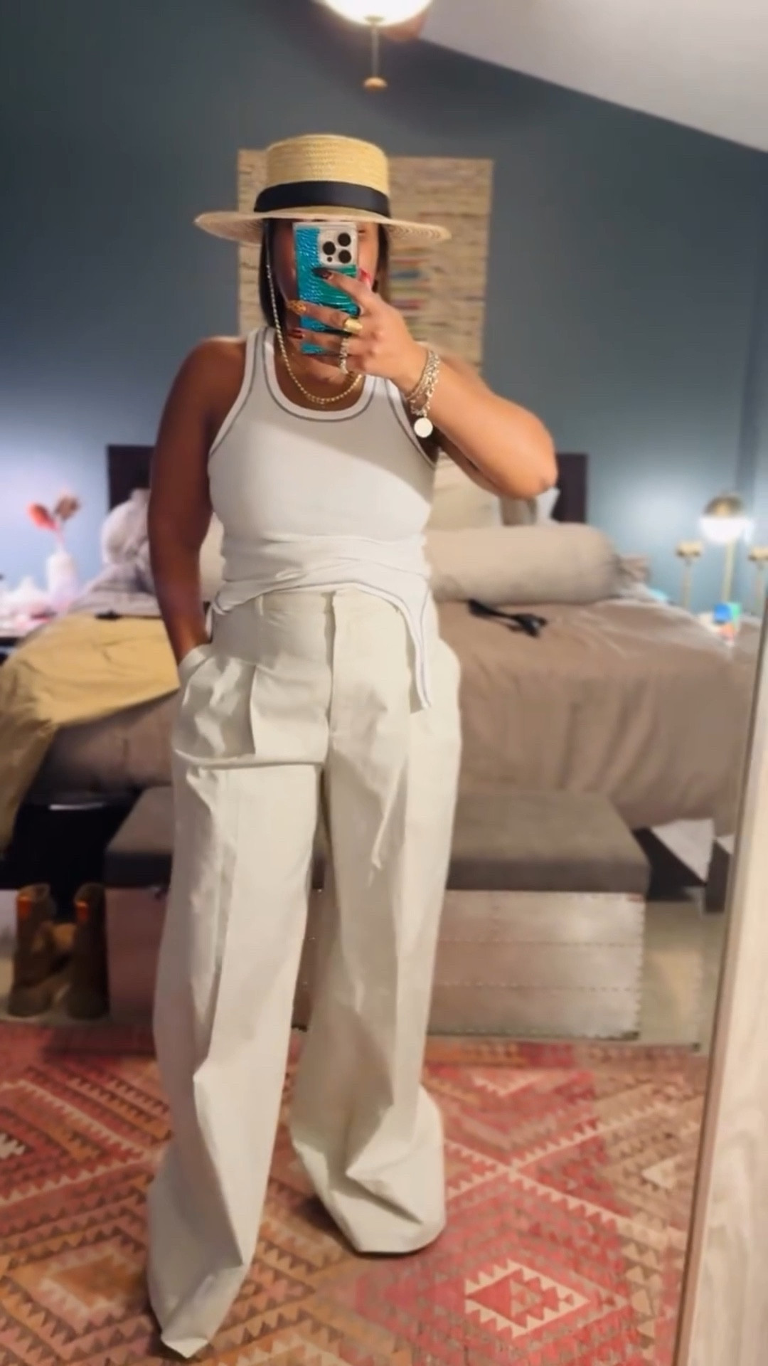 Hey boo! Late night try-on sesh! I’m trying to do more of these while the pieces are still in stock! Both are so good!! Elevated khakis with style and a bonus hat trick! Let me know what y’all think!
•
•
Style over forty, khaki style, workwear style, easy style, hat style, hat trick