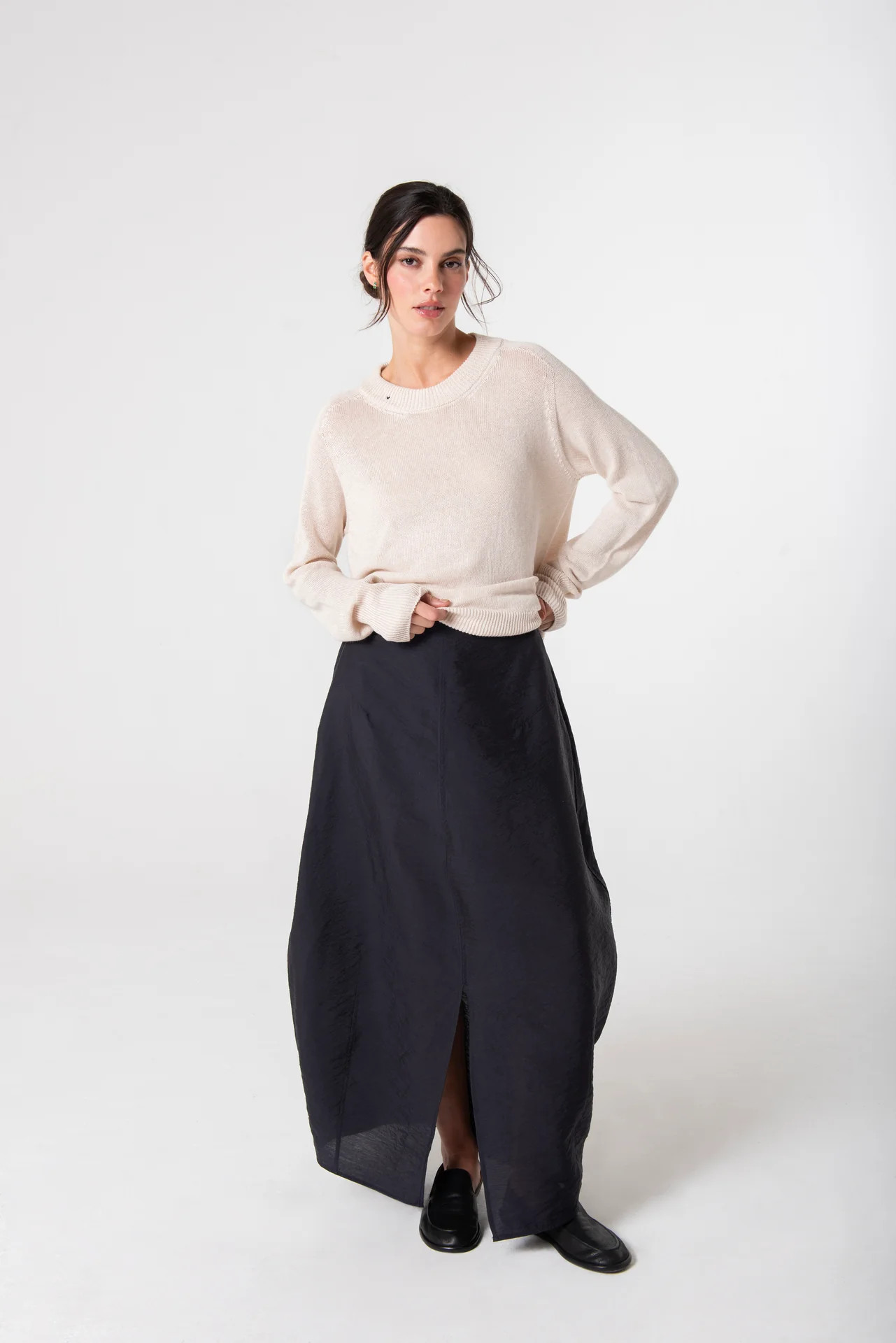 Chloe Crew in Linen - Cream | LǍOLAO STUDIOS