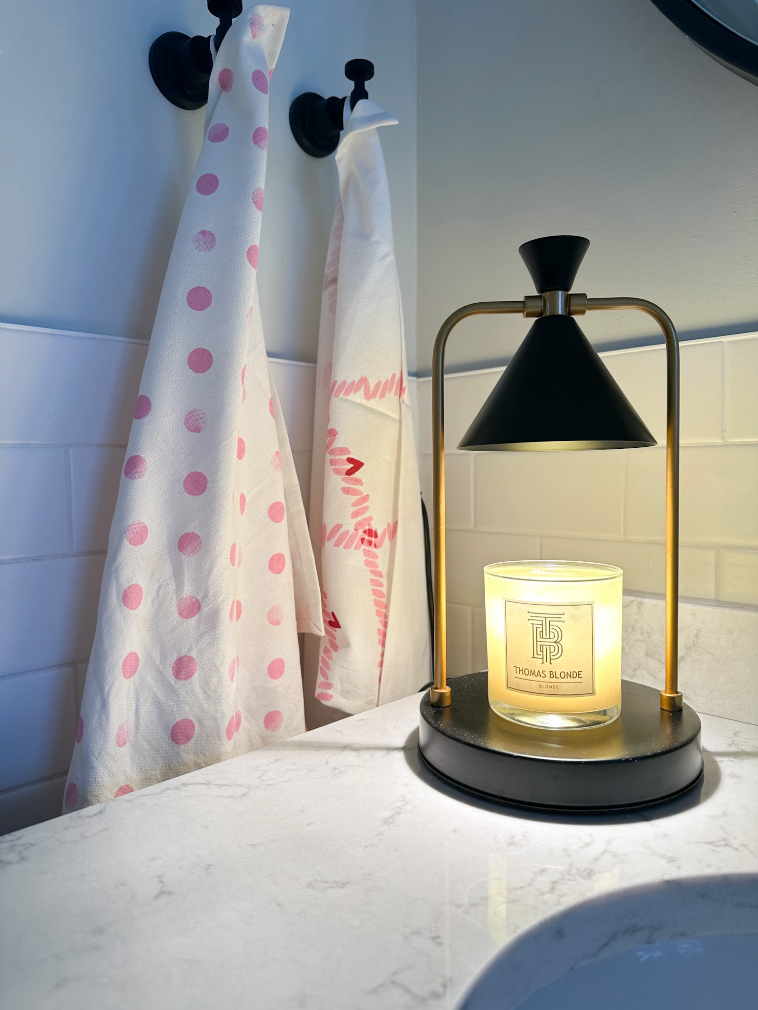 dimmable electric candle warmer in black 
pink valentine’s tea towels

candle is thomas blonde signature scent (not linked)

#LTKstyletip #LTKhome #LTKfindsunder50
