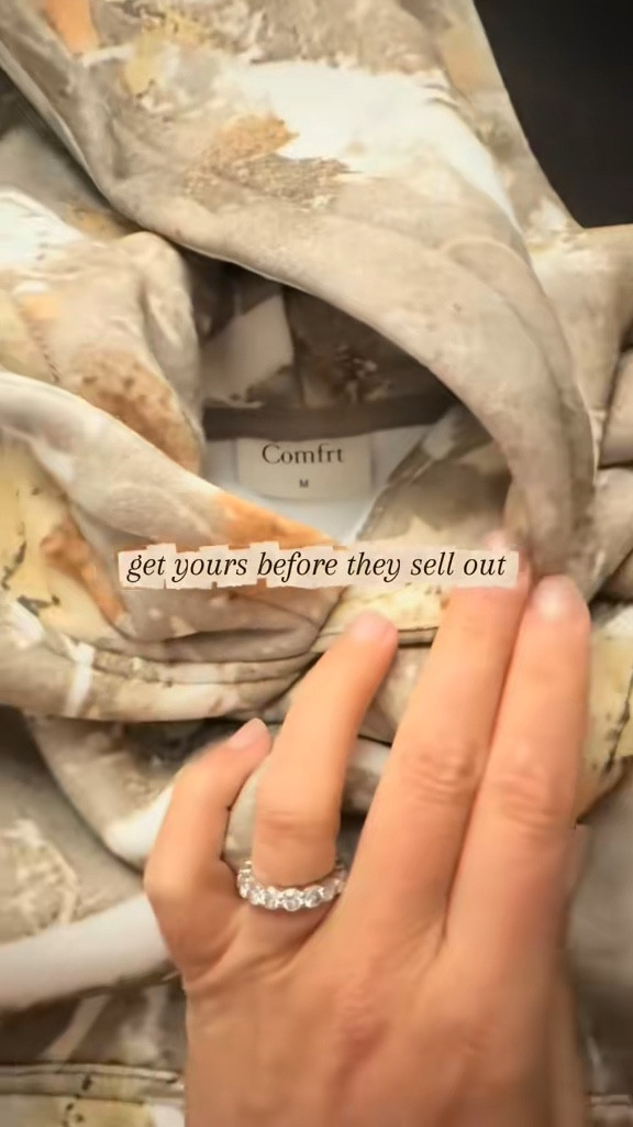 THE ULTIMATE SET 🤩 & IT’S ON HOLIDAY SALE! 

Blending in never looked this good
Limited
Edition Oversized Camo Hoodie from @Comfrt — cozy, oversized, and already selling out. Don't sleep on this! 

.
.
.
#ComfrtCamo #LoungewearGoals #Cozy #HoodieSeason #Comfrt #MatchingSets

#LTKSaleAlert #LTKHoliday #LTKGiftGuide